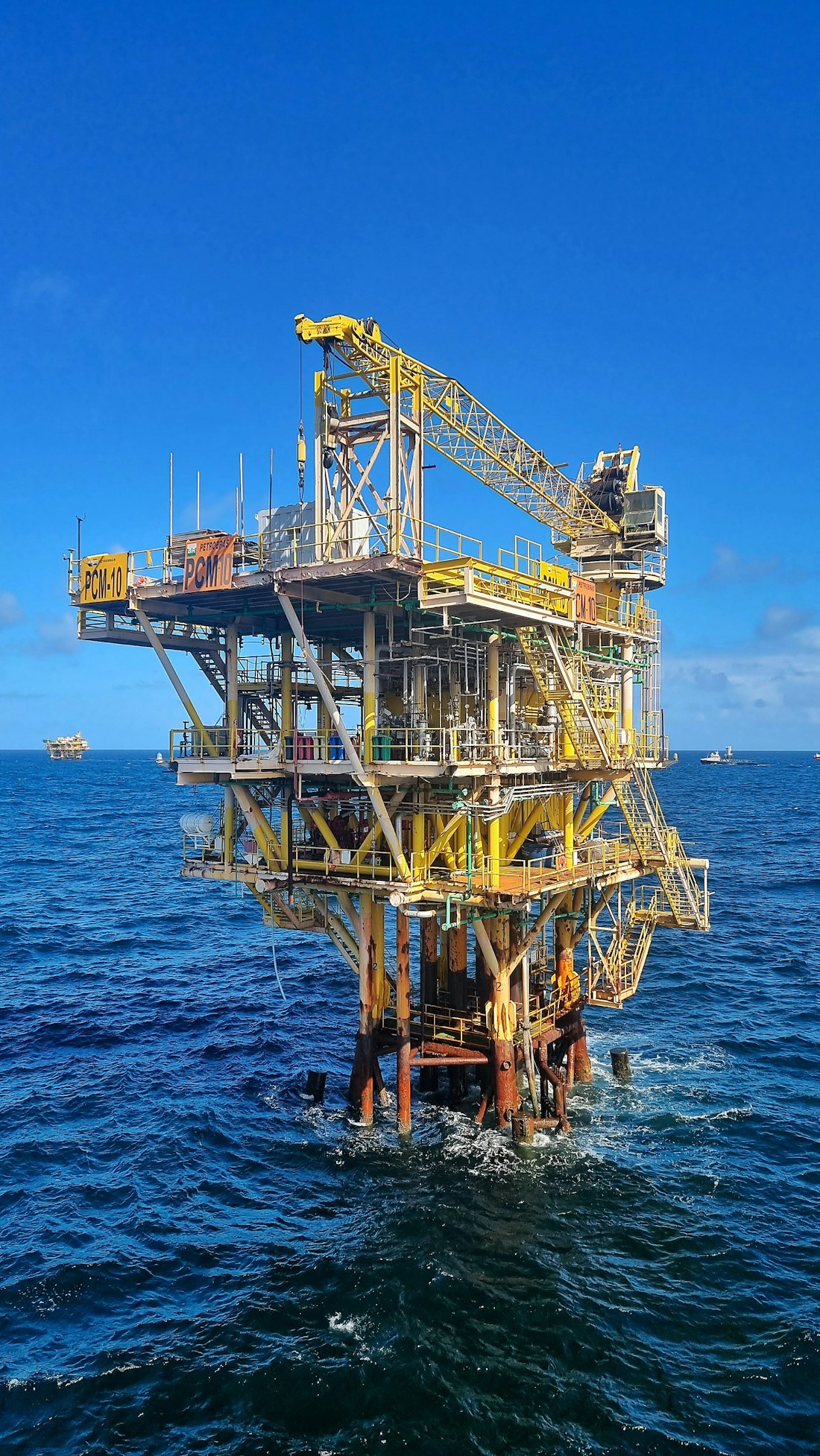 Offshore oil and gas platform